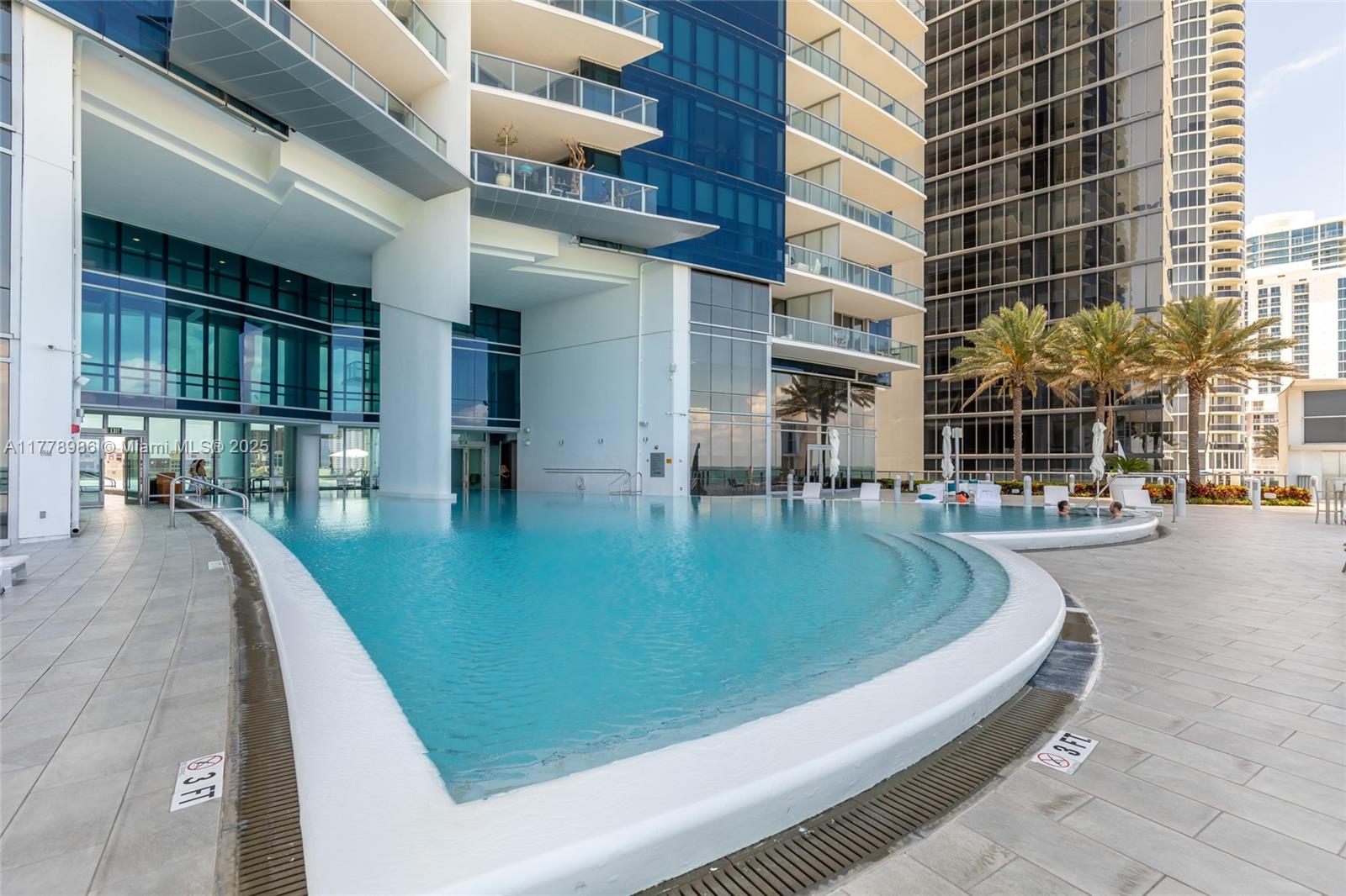 17121 Collins Ave # 1406