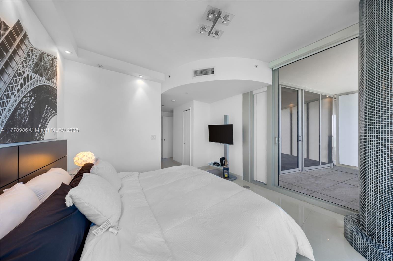 17121 Collins Ave # 1406