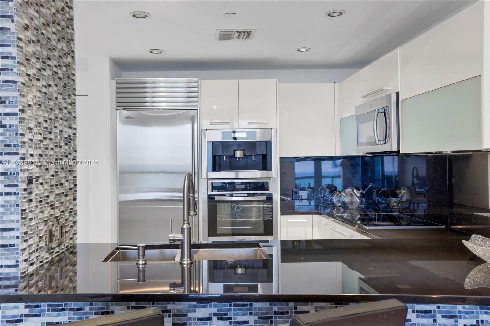 17121 Collins Ave # 1406