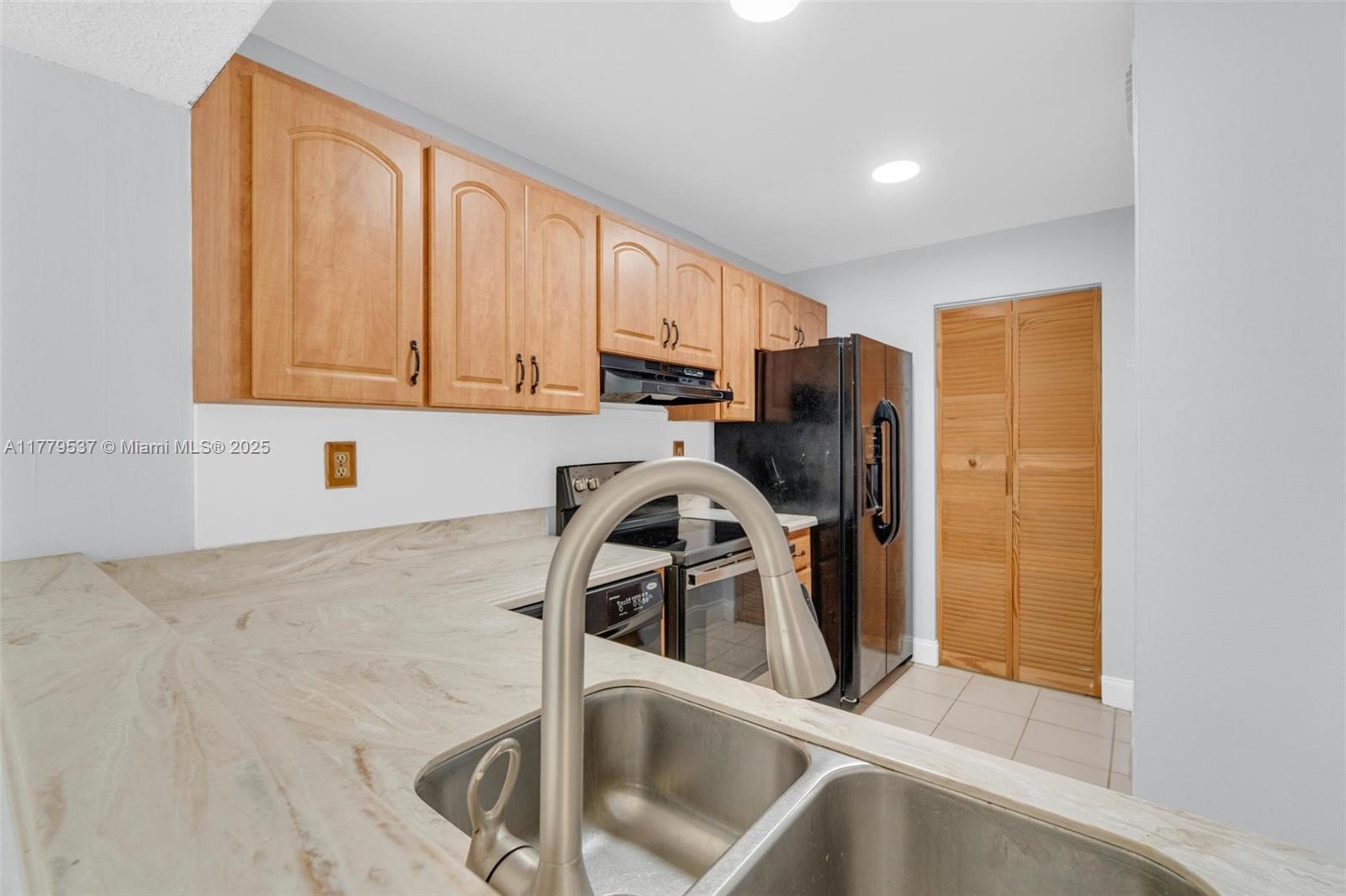 1341 E Golfview Dr