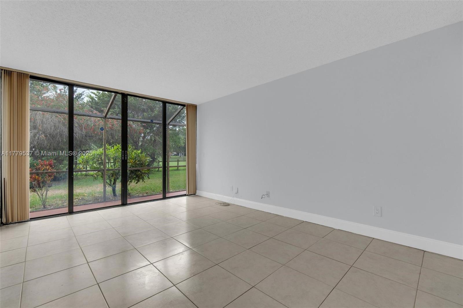 1341 E Golfview Dr