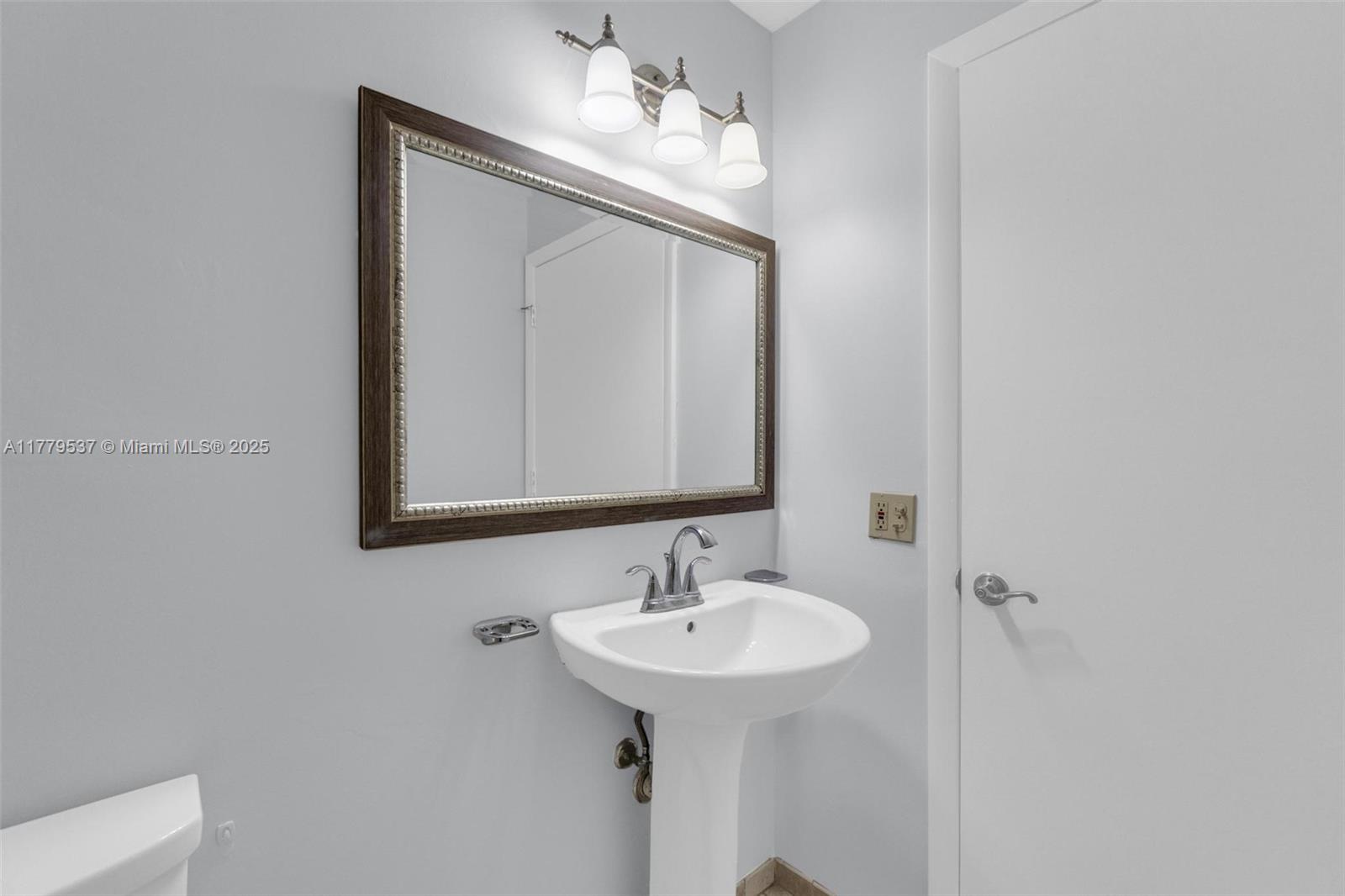 1341 E Golfview Dr