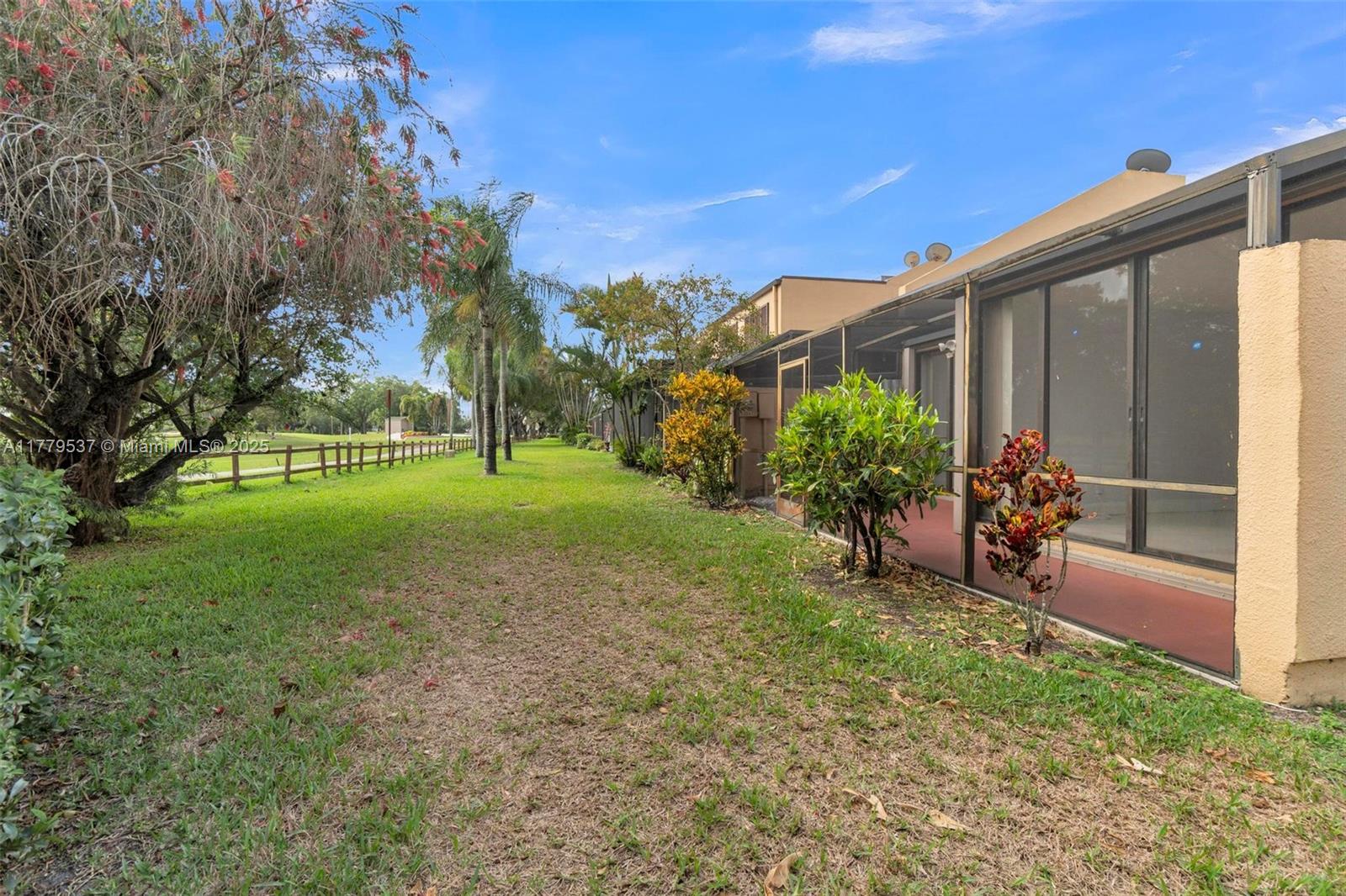1341 E Golfview Dr