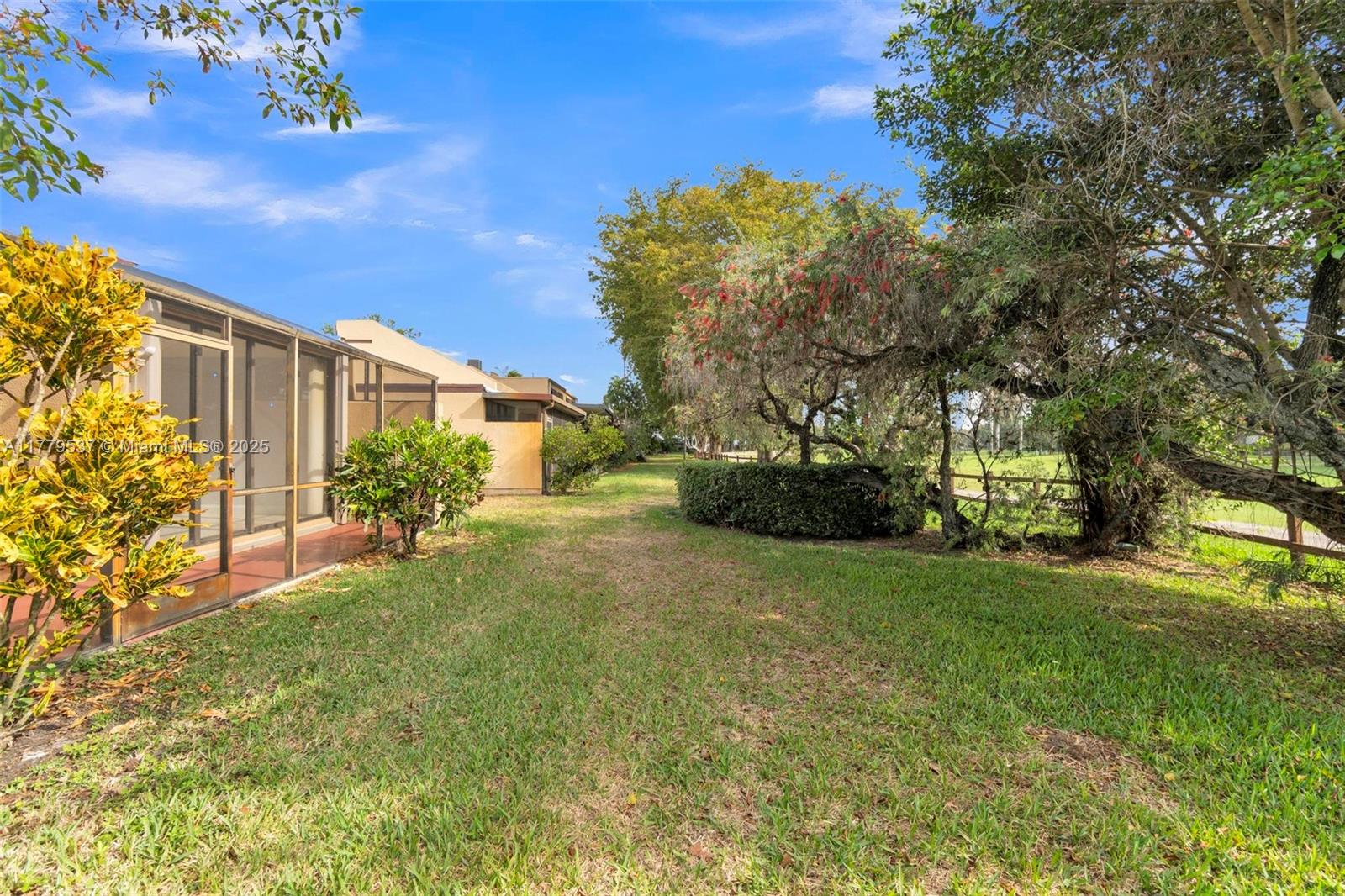 1341 E Golfview Dr