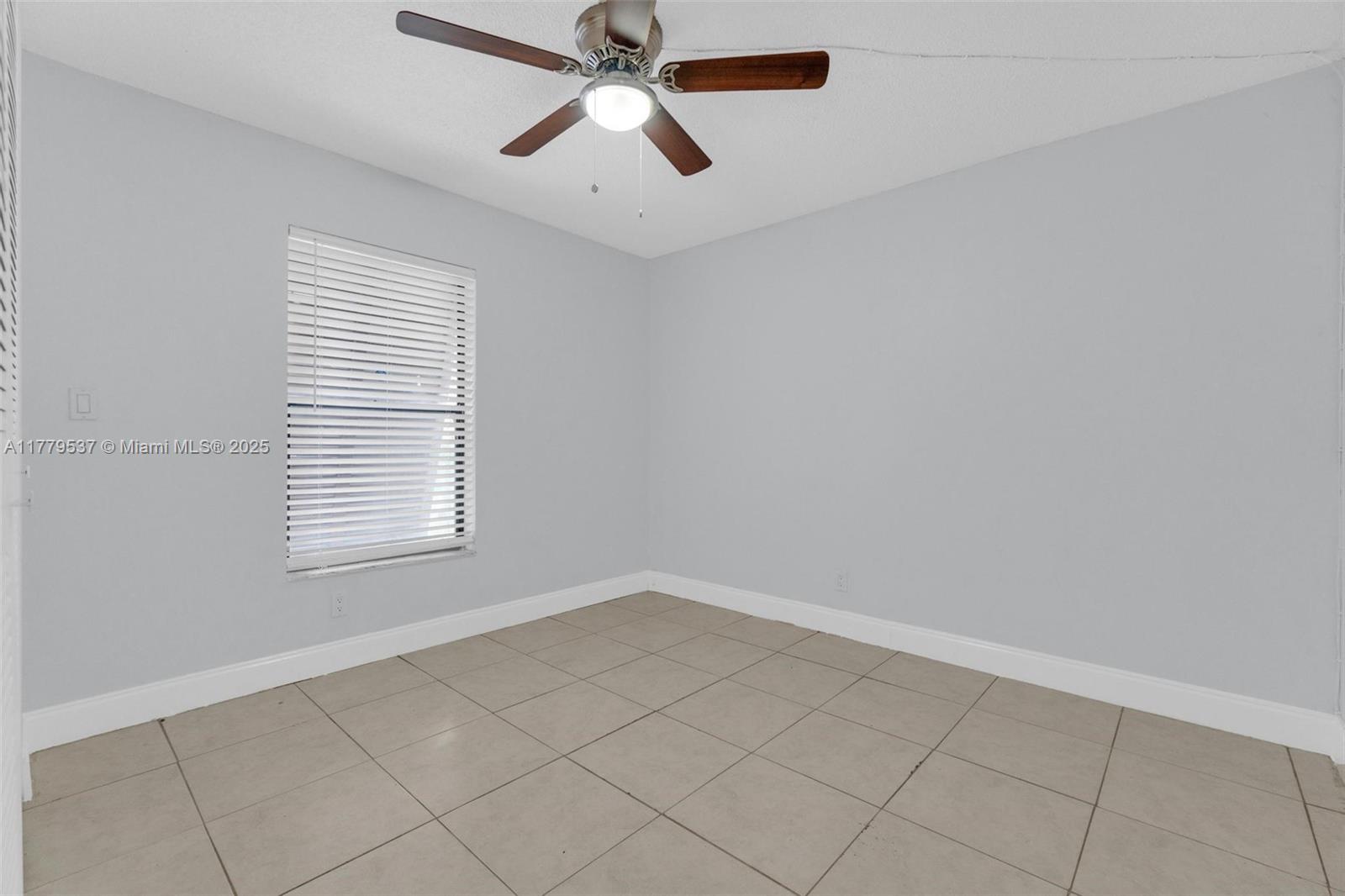1341 E Golfview Dr