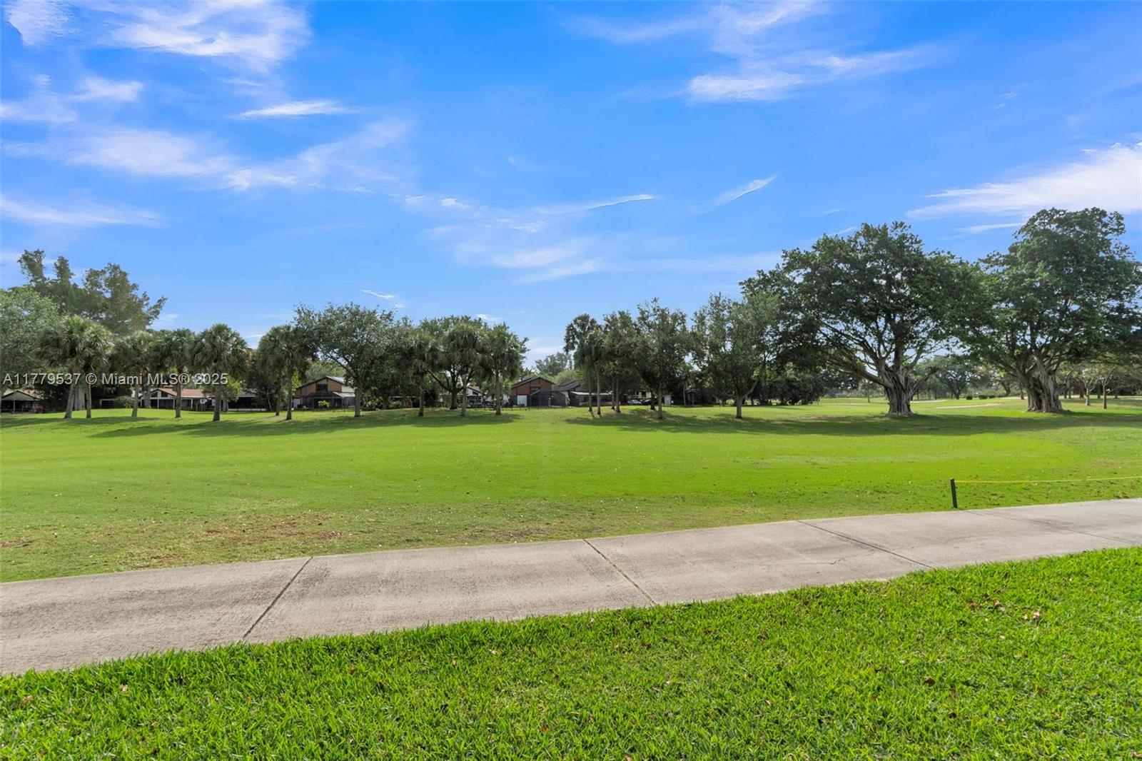 1341 E Golfview Dr