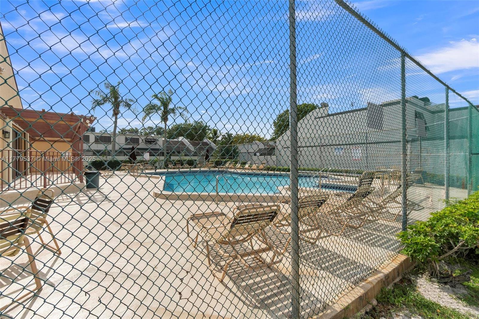 1341 E Golfview Dr
