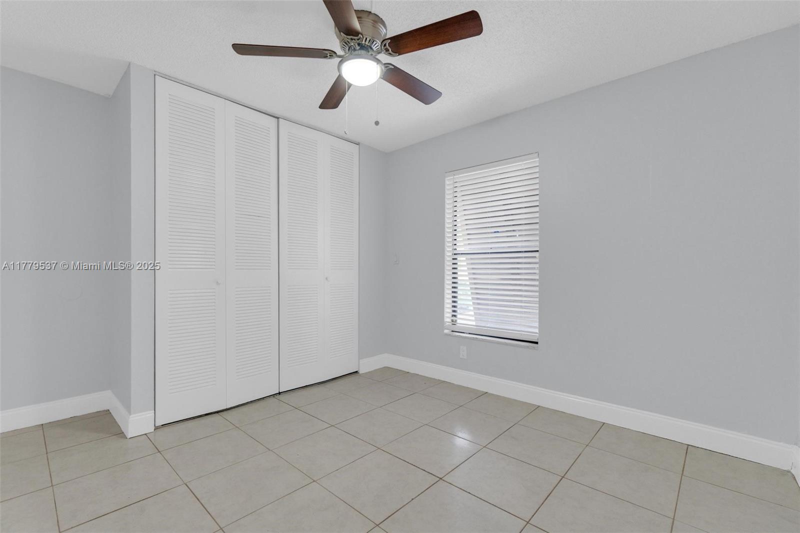 1341 E Golfview Dr