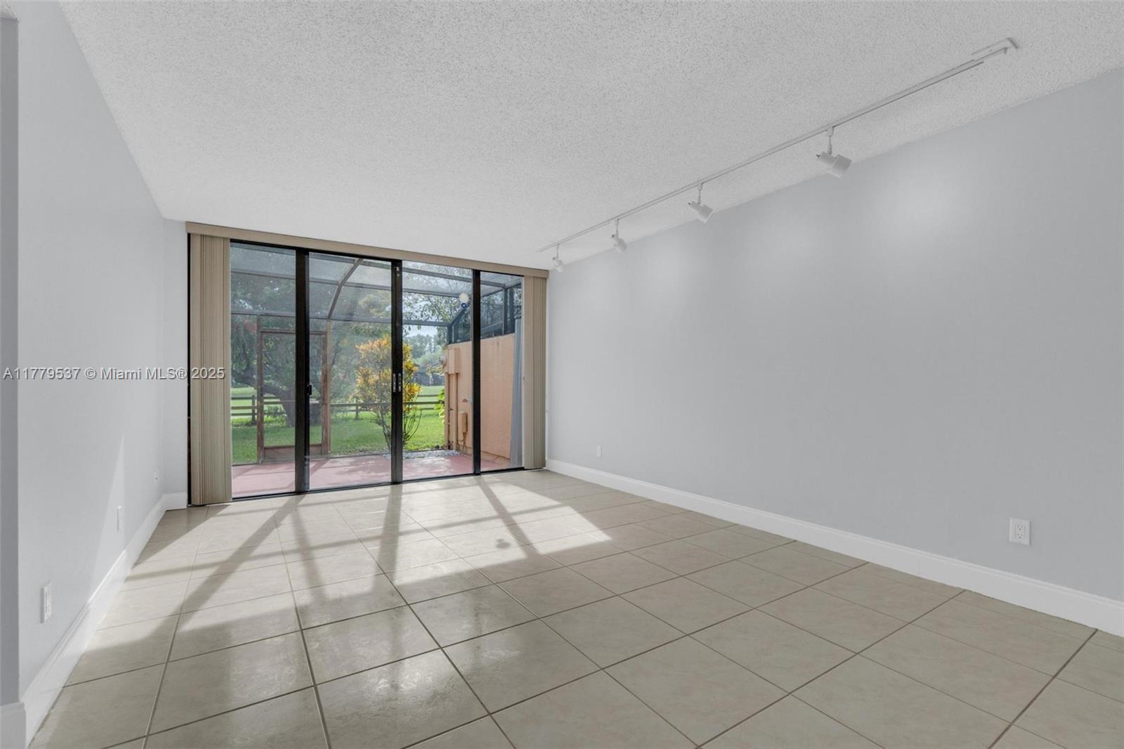 1341 E Golfview Dr