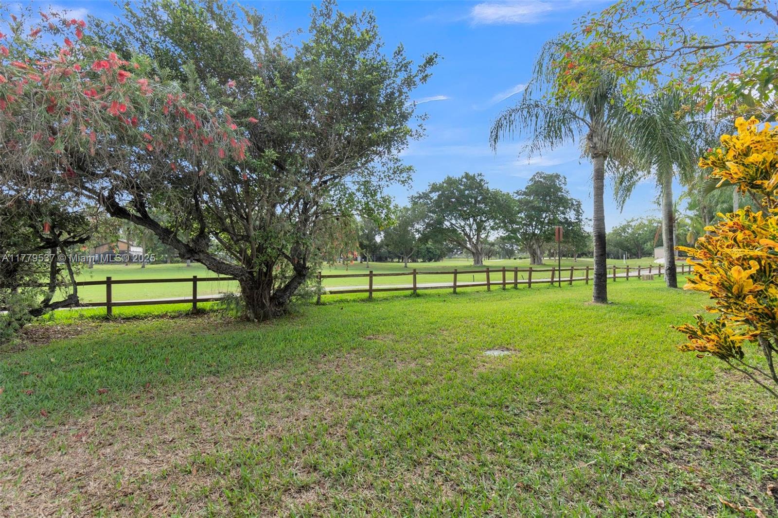 1341 E Golfview Dr