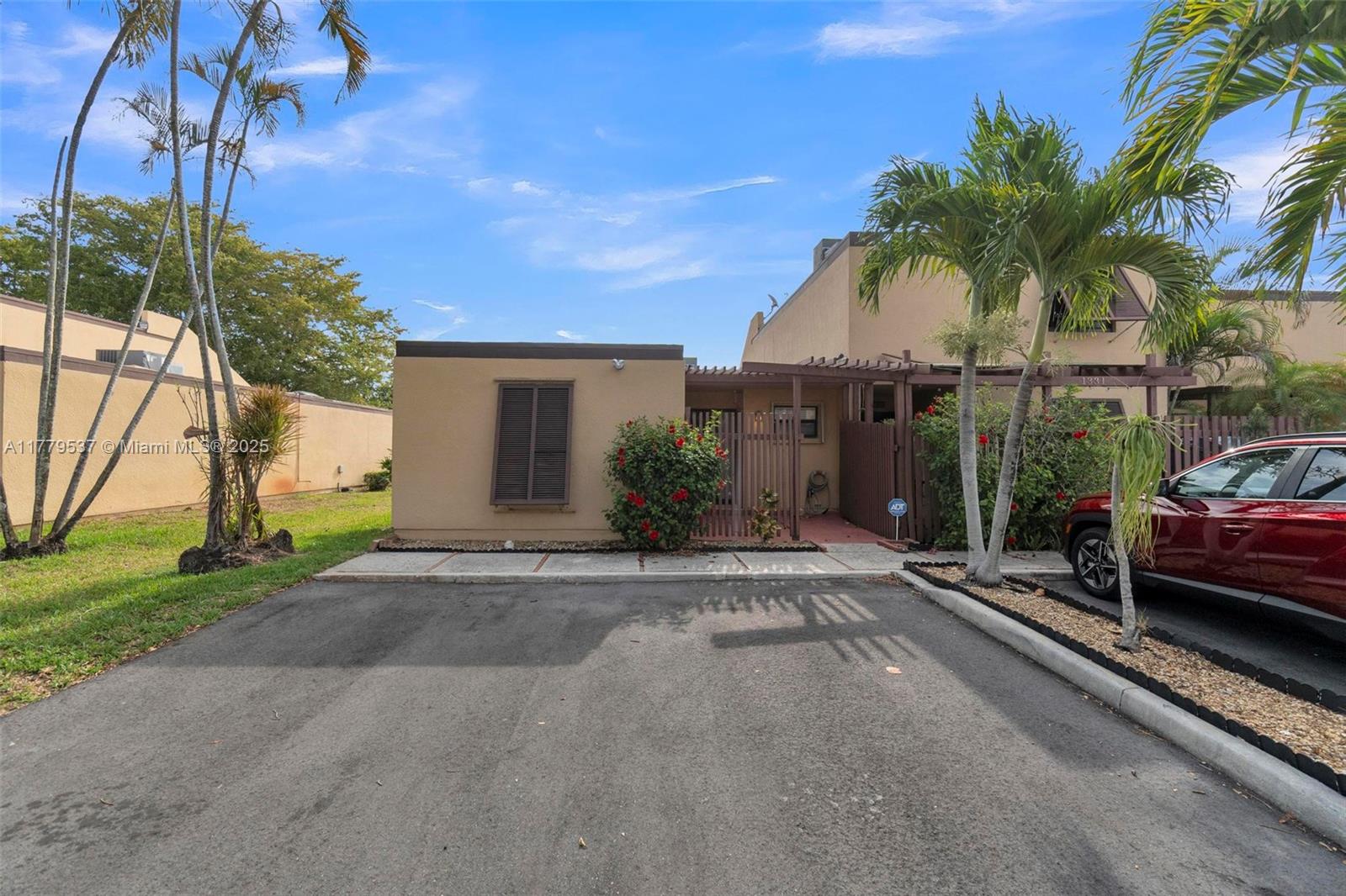 1341 E Golfview Dr