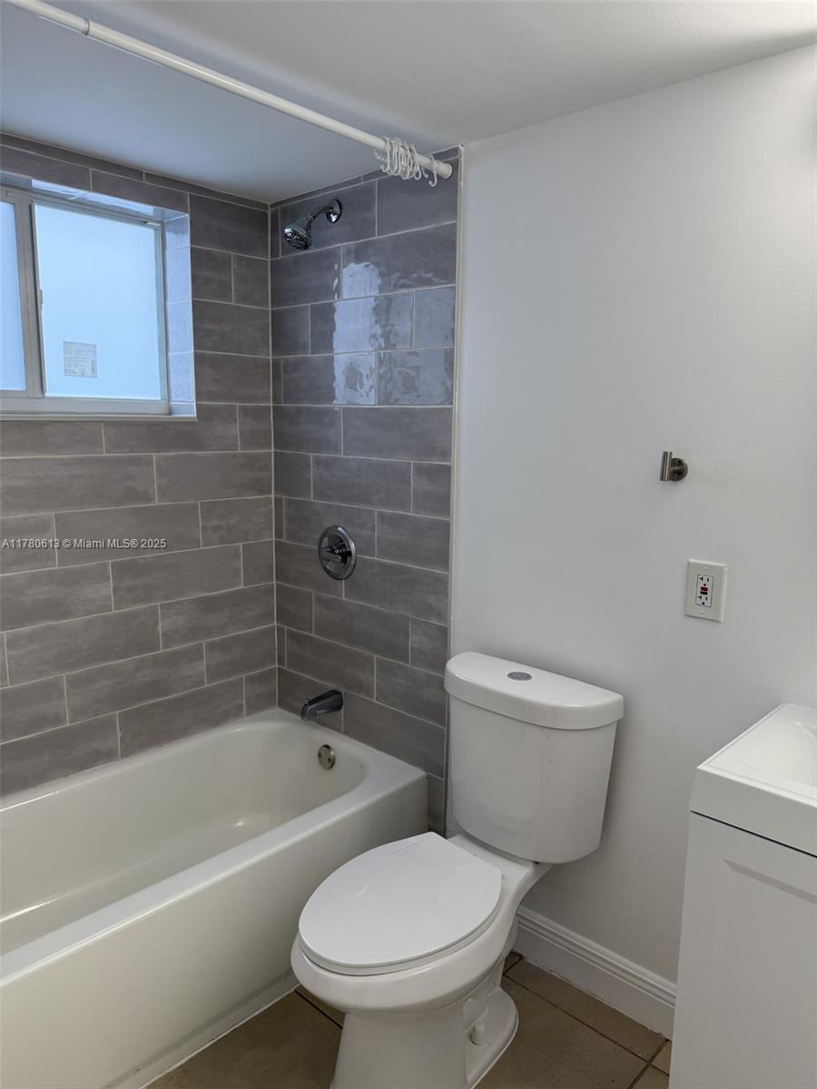 1895 Venice Park Dr # 2A