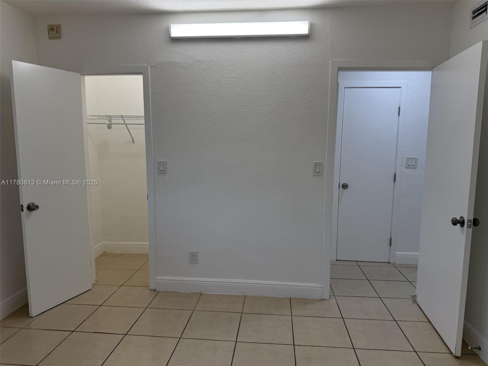 1895 Venice Park Dr # 2A