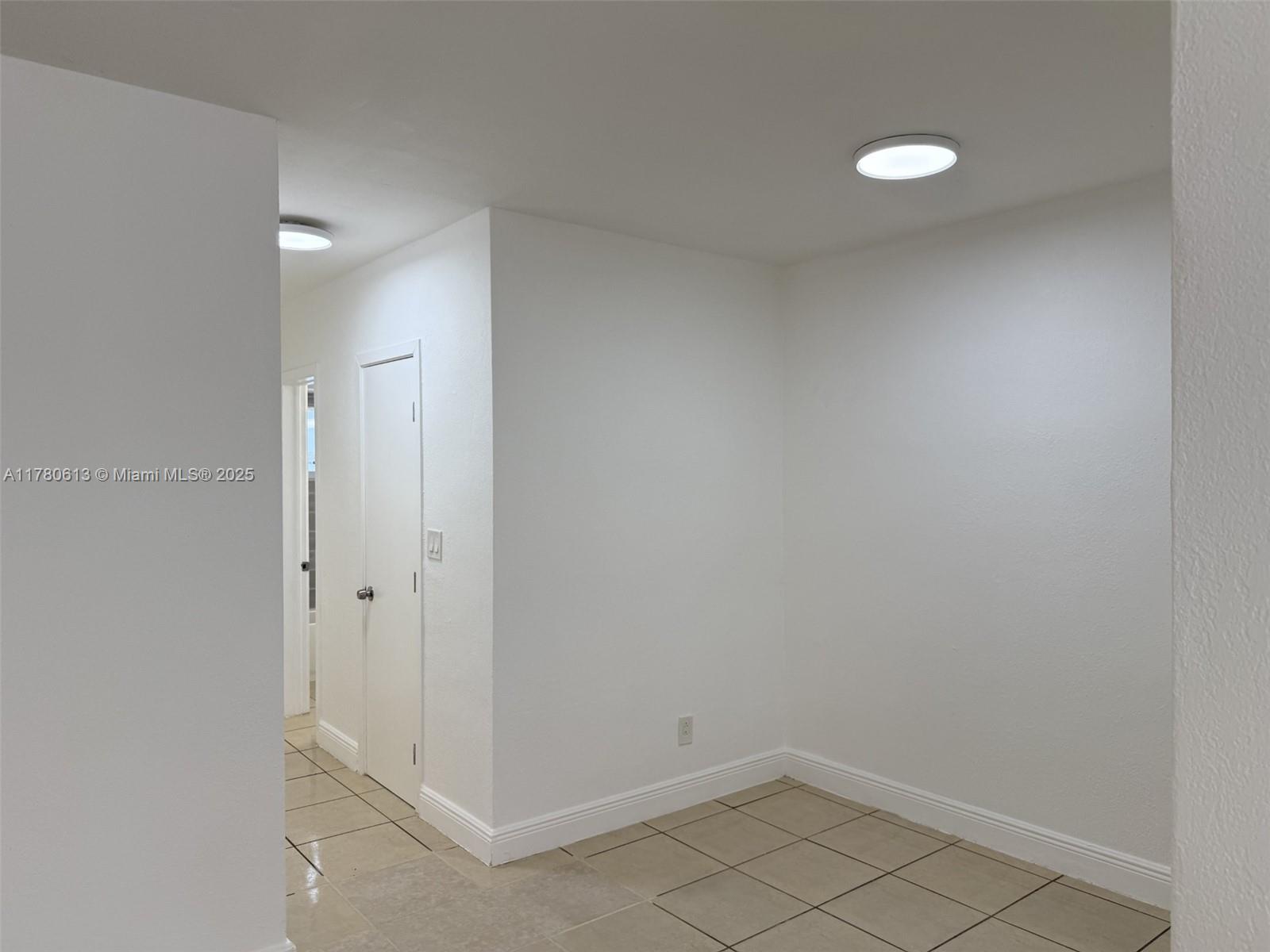 1895 Venice Park Dr # 2A