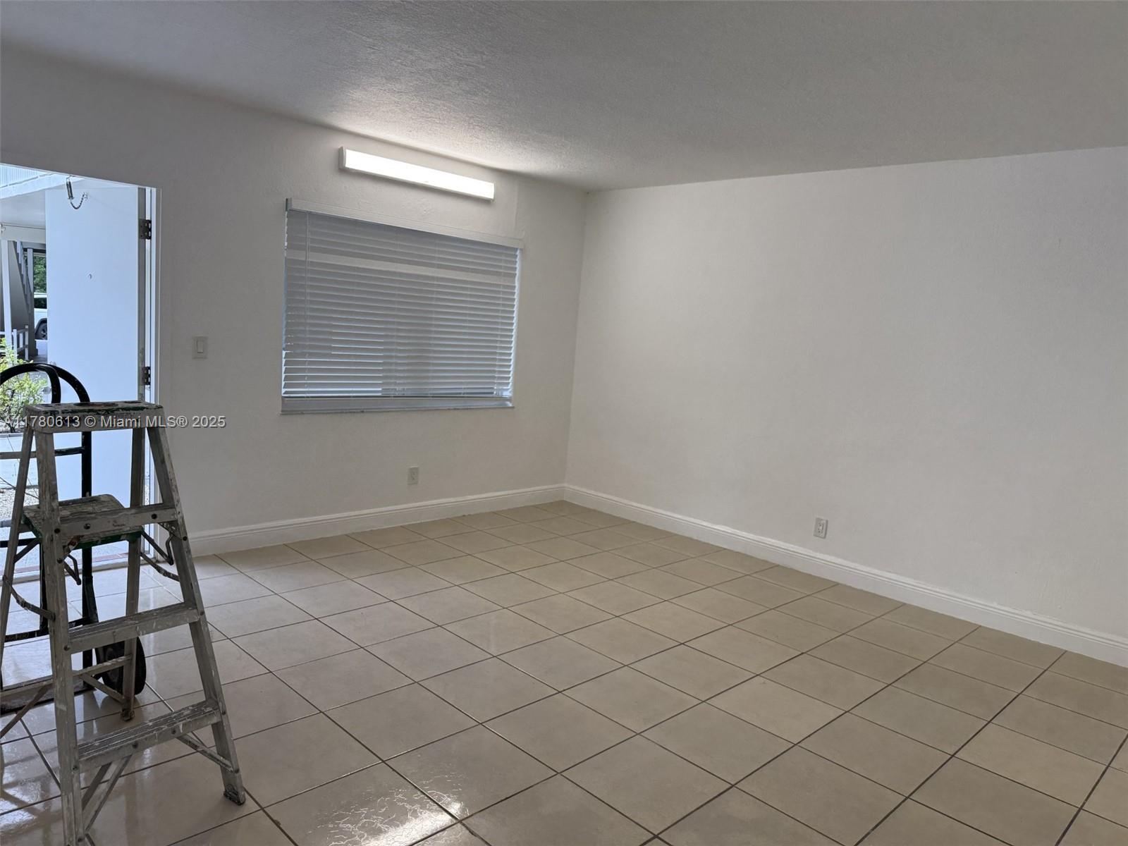 1895 Venice Park Dr # 2A