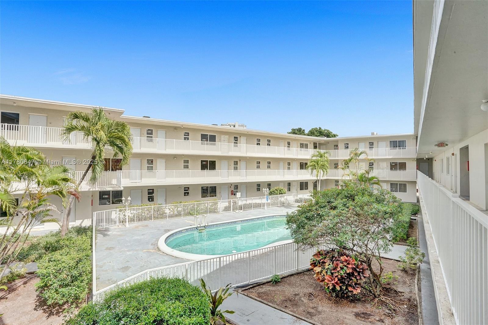 1895 Venice Park Dr # 16B
