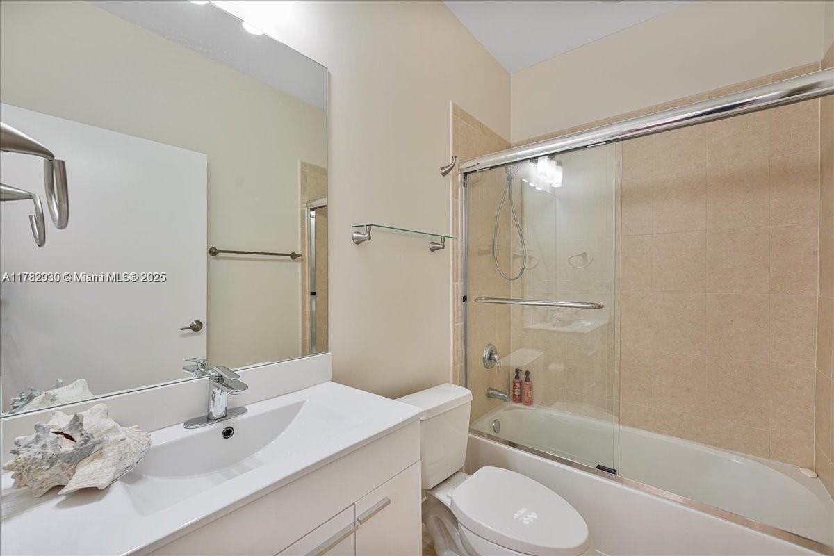 3340 NE 190th # 1202