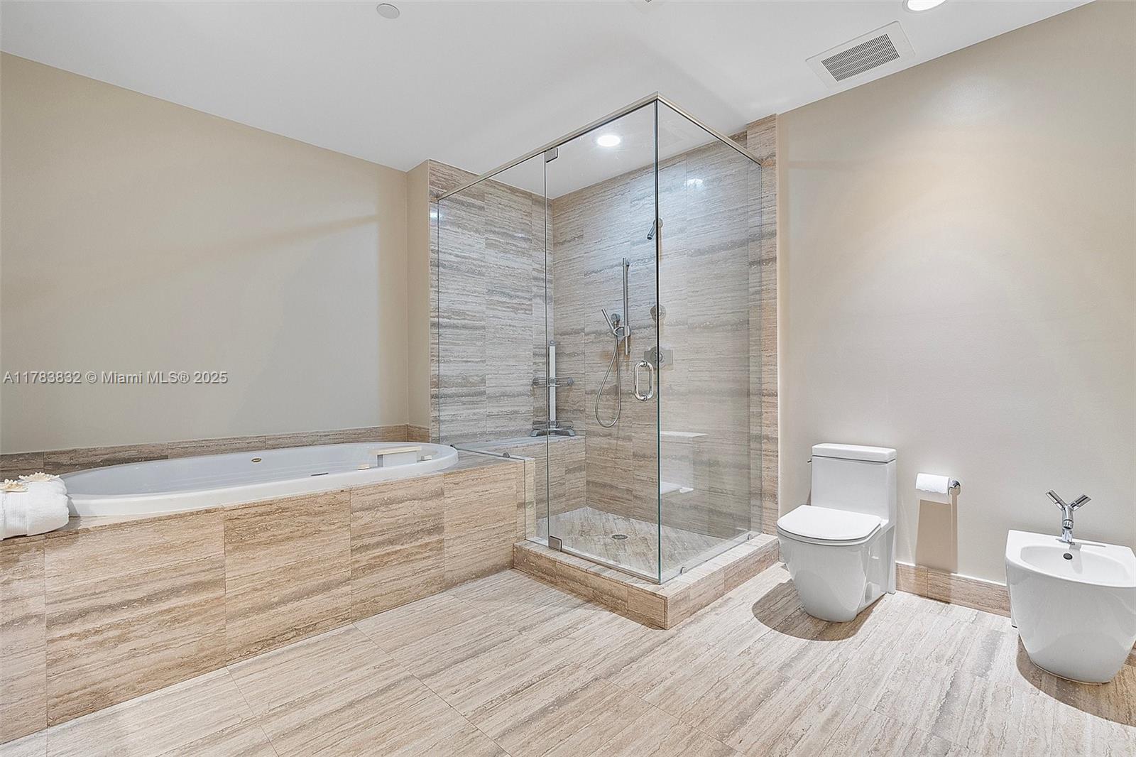 15811 Collins Ave # 802