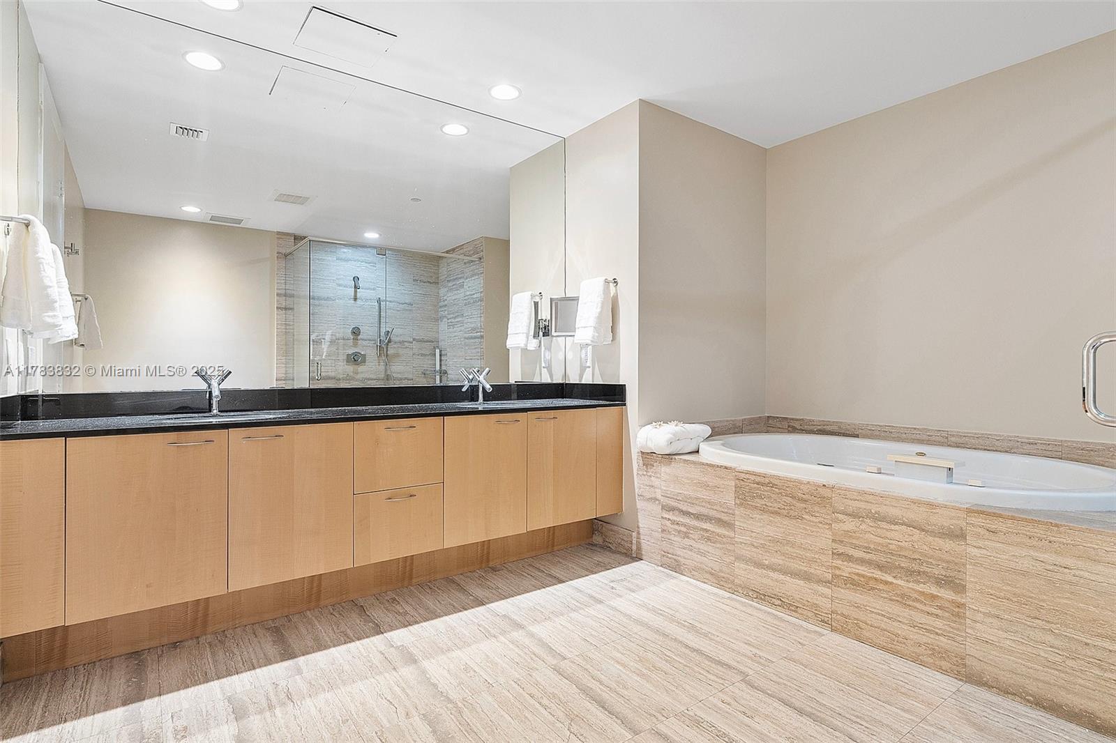 15811 Collins Ave # 802