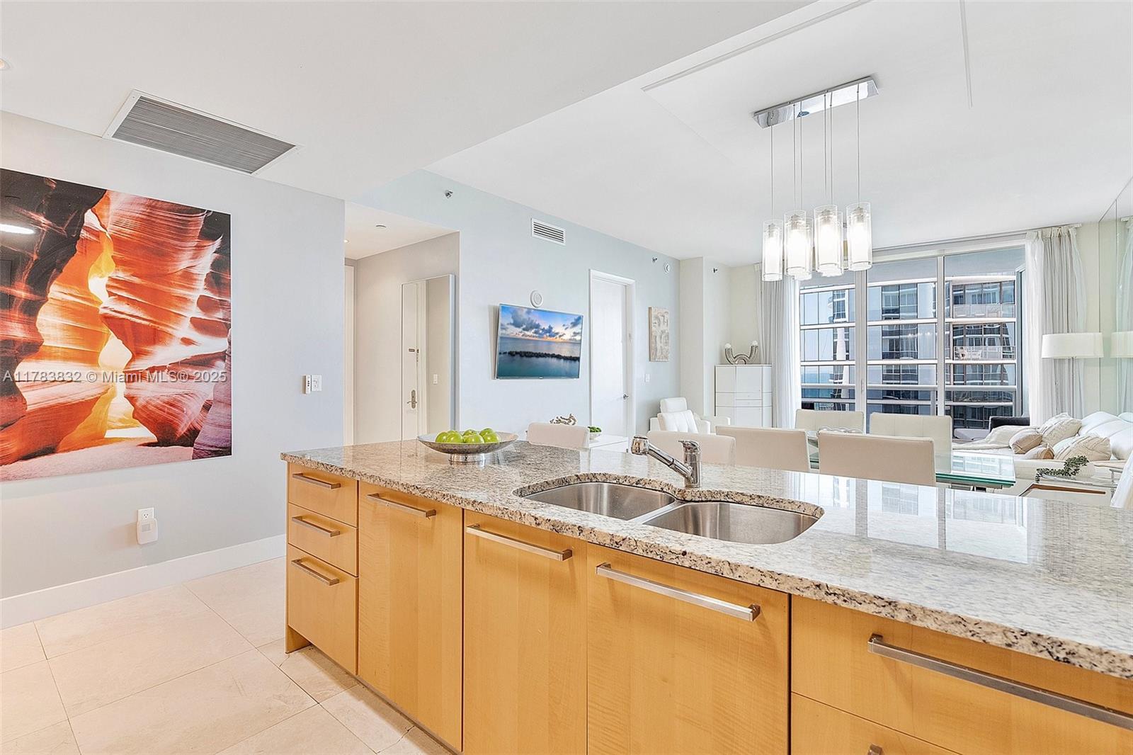 15811 Collins Ave # 802