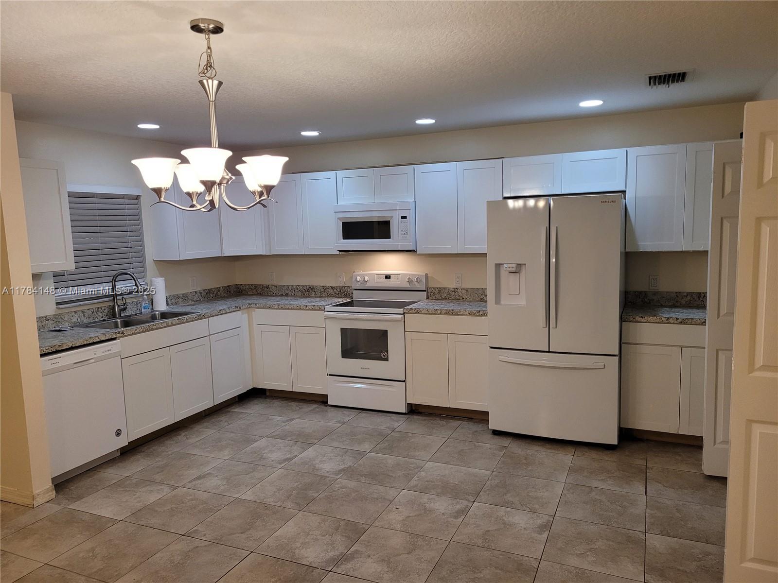 160 Empress Ave