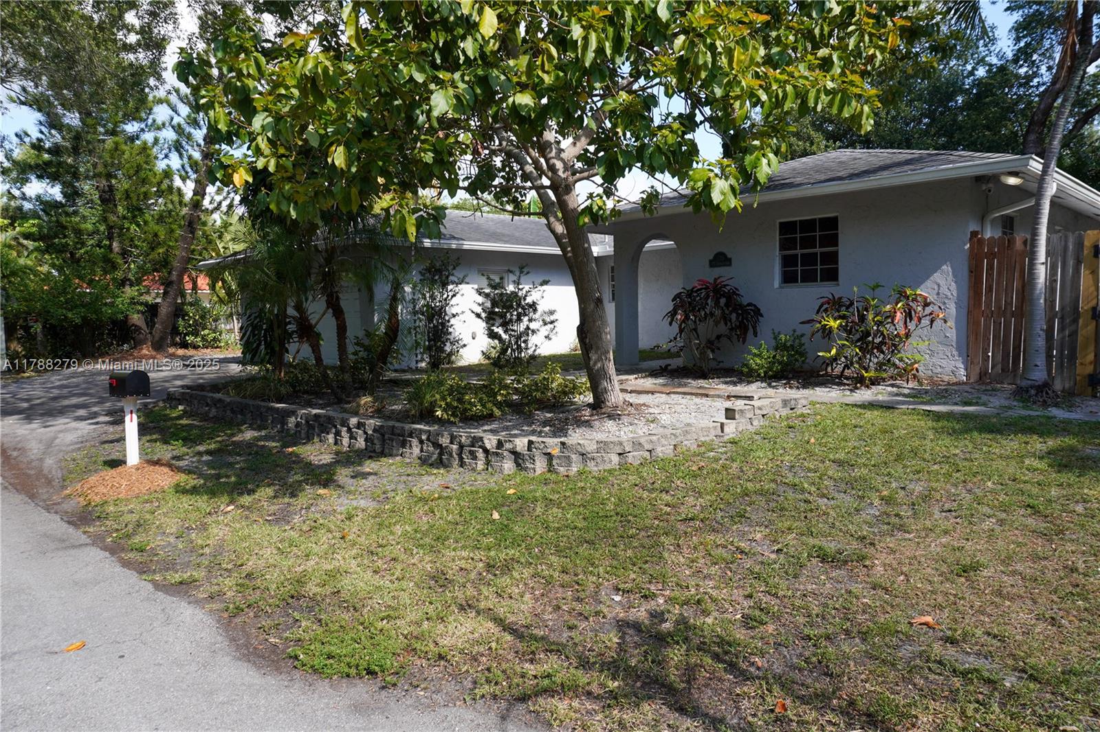 1735 SW 25th Ave
