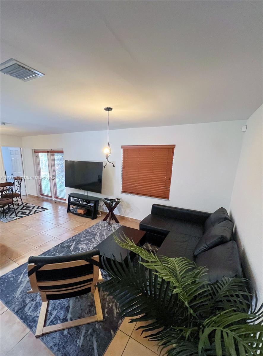 1735 SW 25th Ave