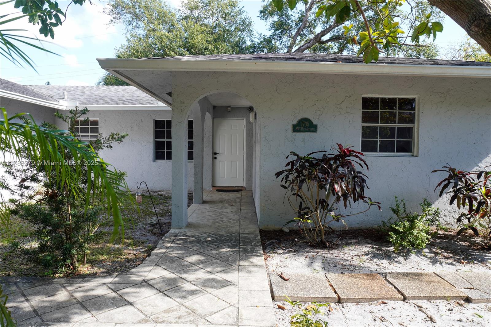 1735 SW 25th Ave