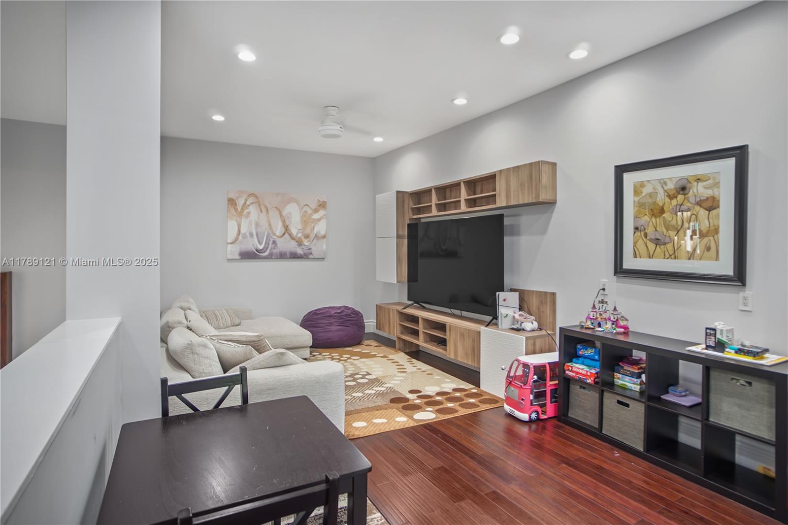 4662 Saxon Rd