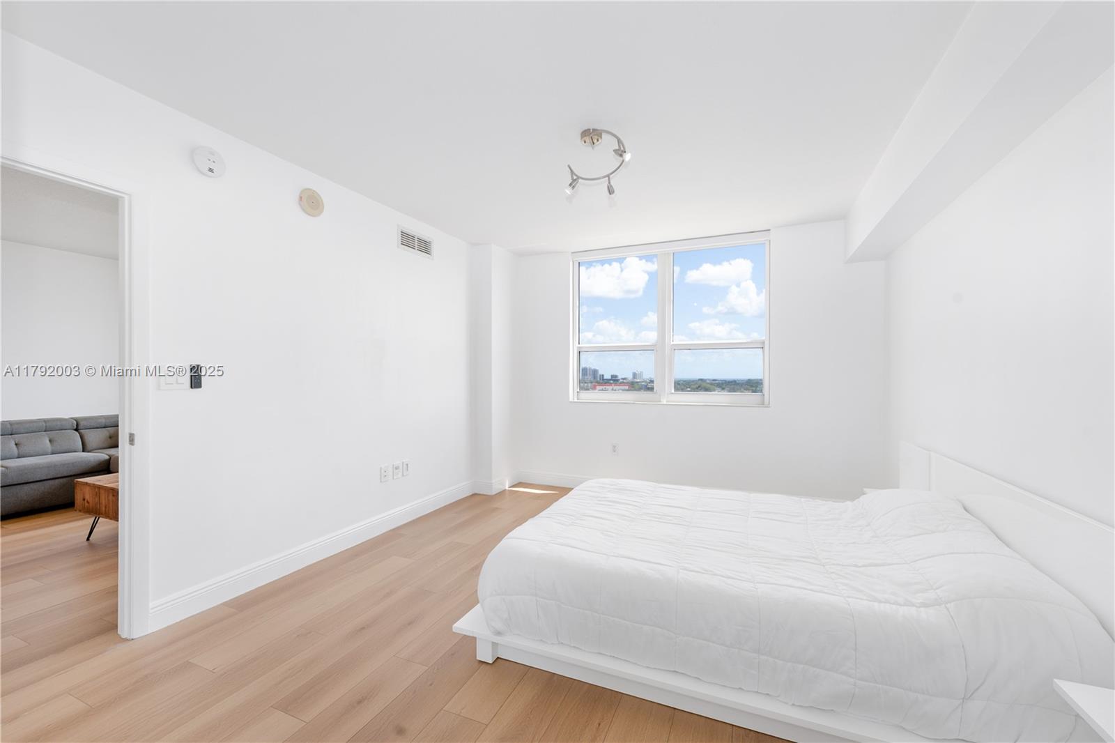 3232 Coral Way # 1507