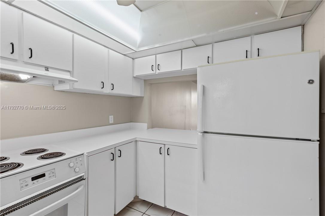 9470 Live Oak Pl # 304