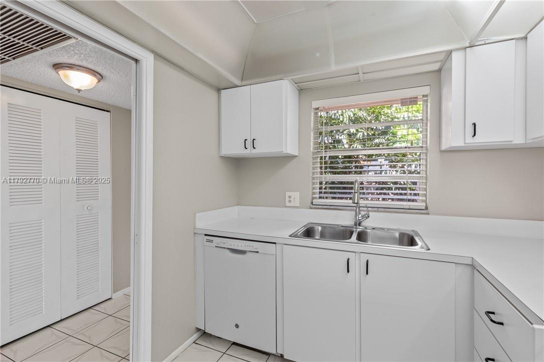 9470 Live Oak Pl # 304