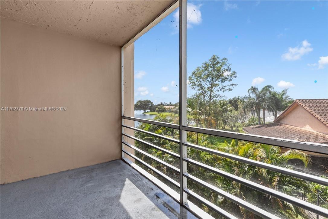 9470 Live Oak Pl # 304