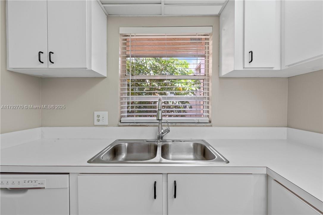9470 Live Oak Pl # 304