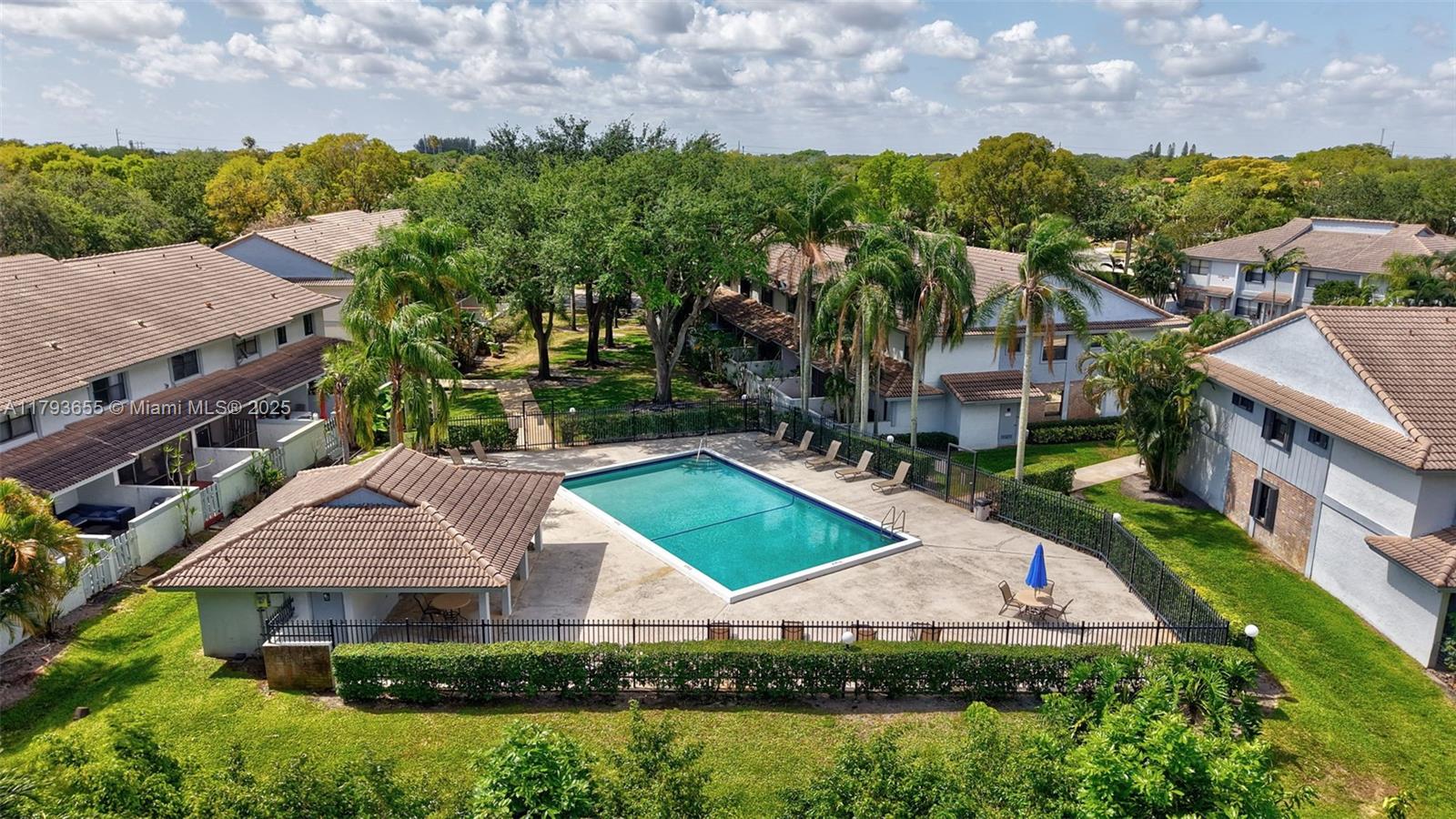 9829 Riverside Dr # 6 Unit: 42-6