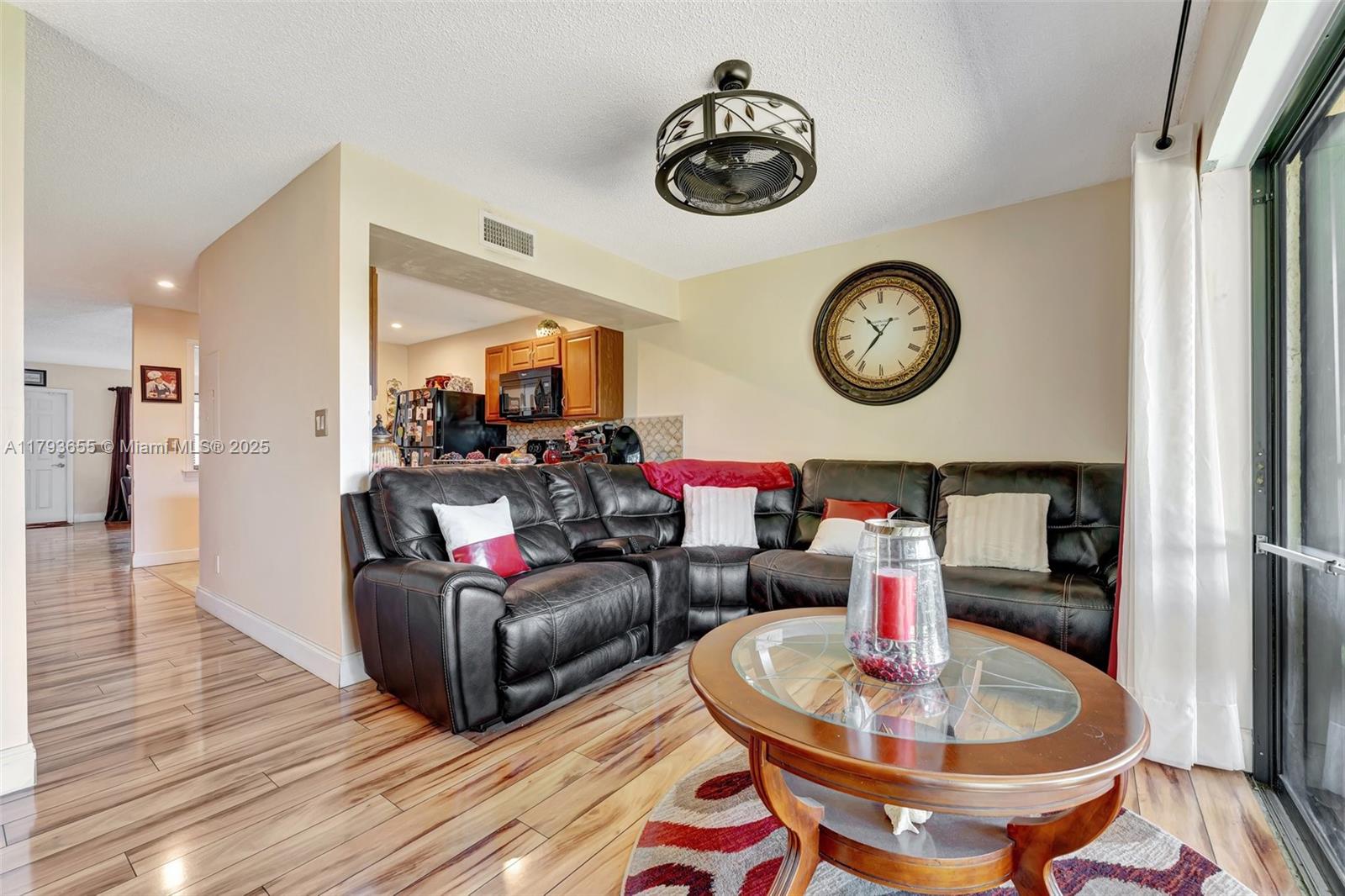 9829 Riverside Dr # 6 Unit: 42-6