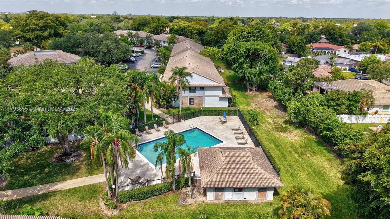 9829 Riverside Dr # 6 Unit: 42-6