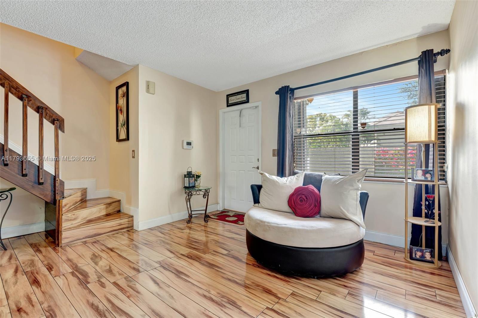 9829 Riverside Dr # 6 Unit: 42-6