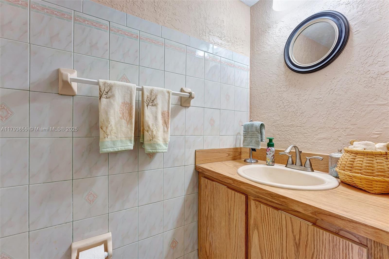 9829 Riverside Dr # 6 Unit: 42-6