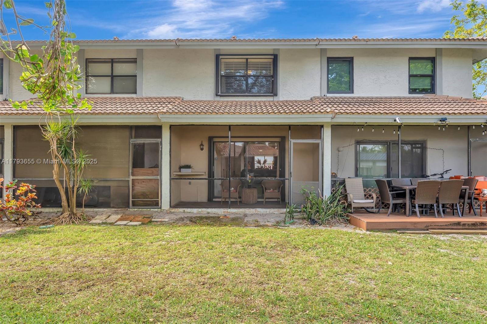 9829 Riverside Dr # 6 Unit: 42-6