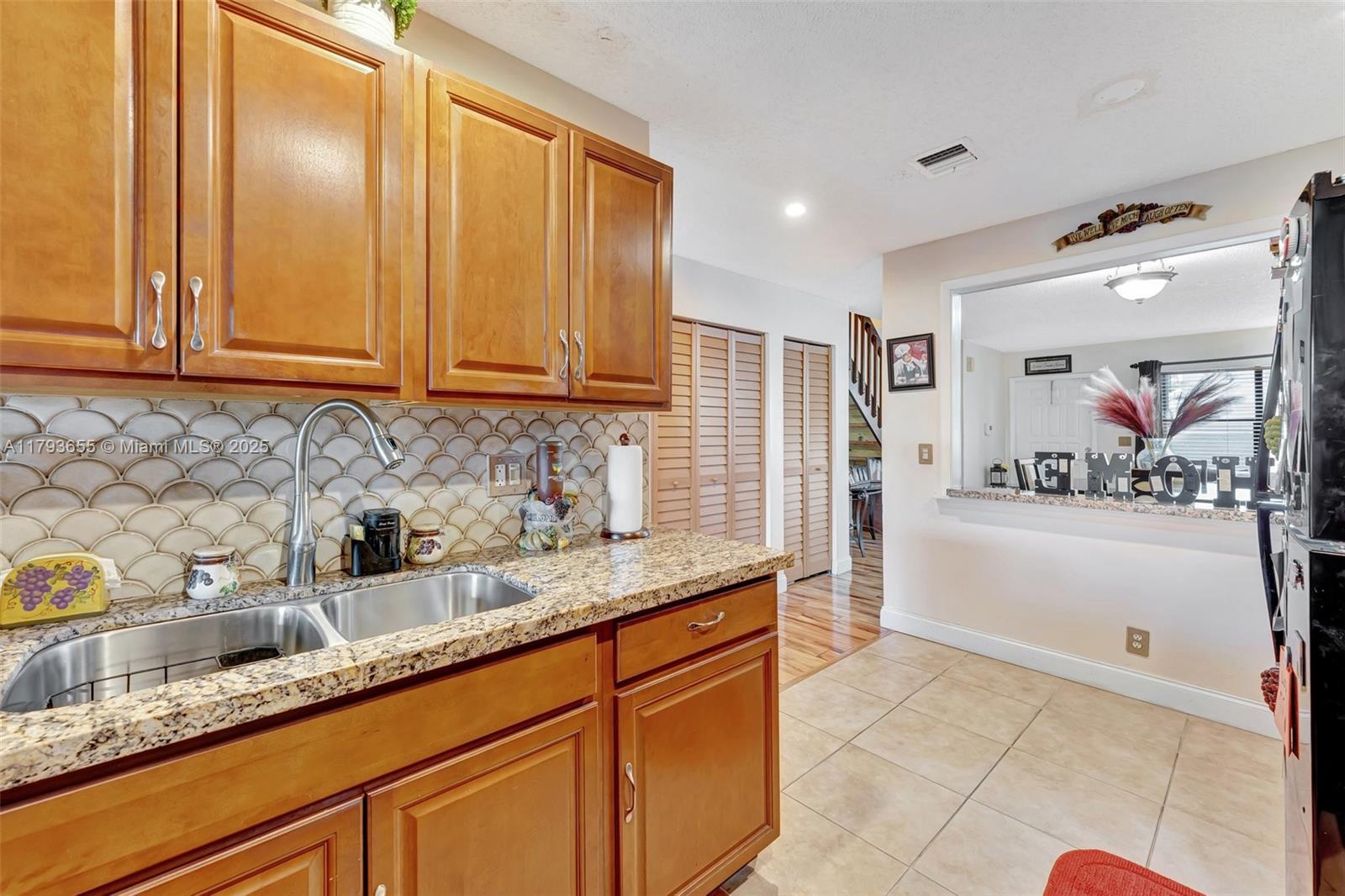 9829 Riverside Dr # 6 Unit: 42-6