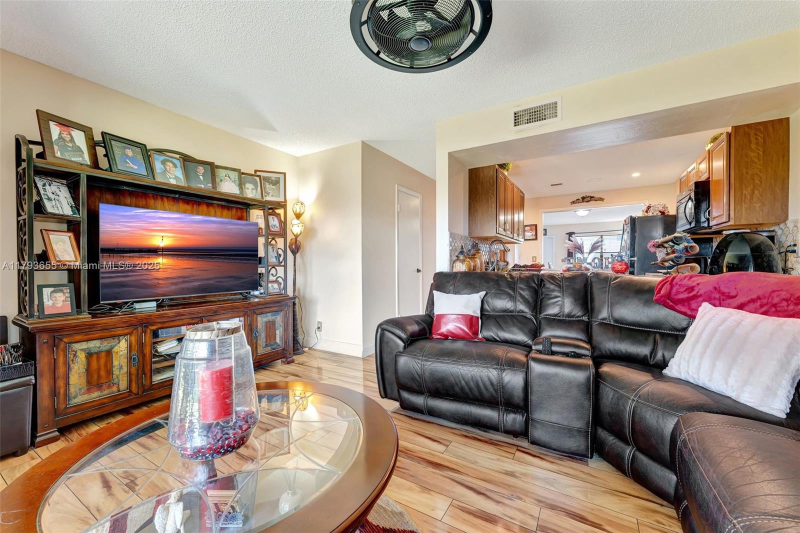 9829 Riverside Dr # 6 Unit: 42-6