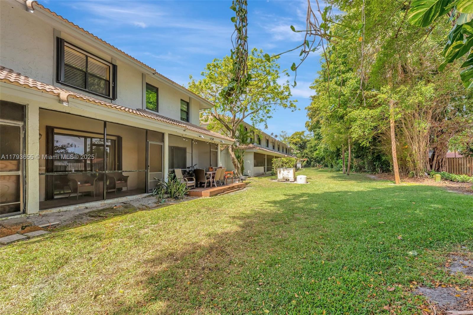 9829 Riverside Dr # 6 Unit: 42-6