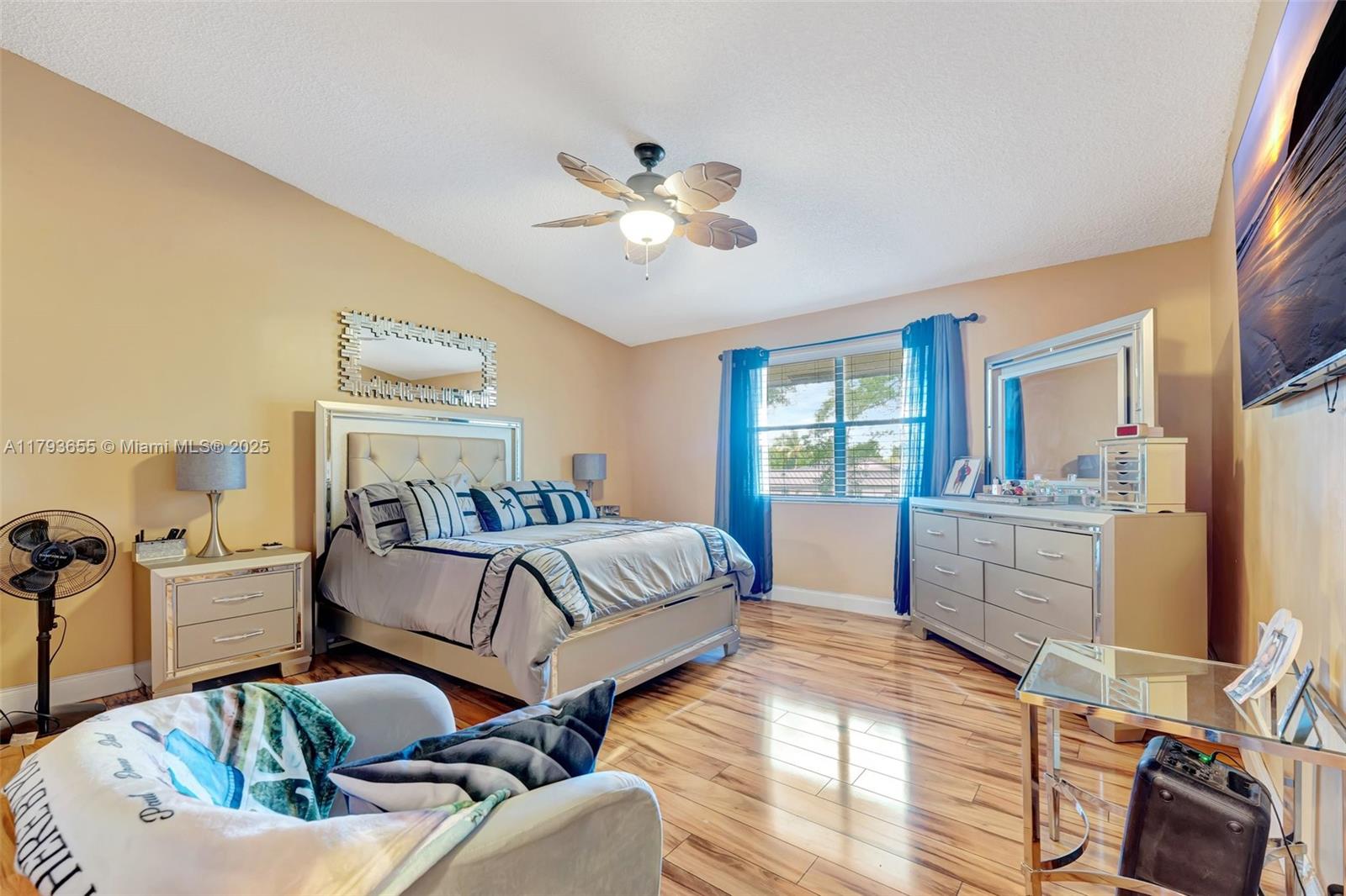 9829 Riverside Dr # 6 Unit: 42-6