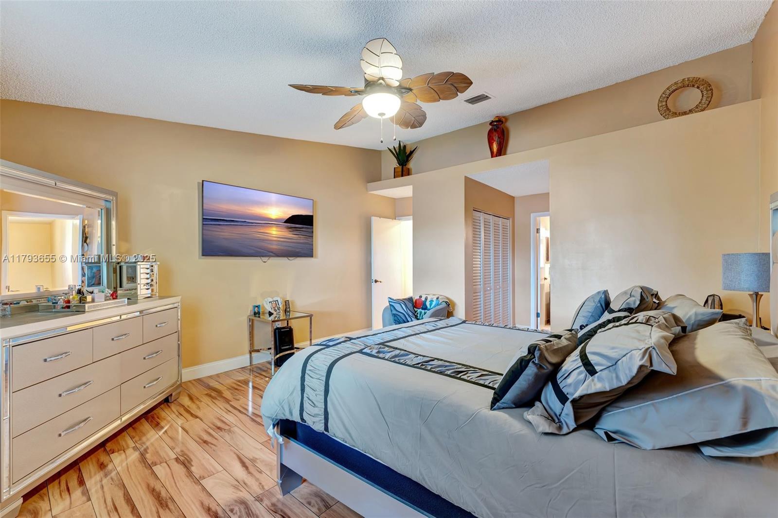 9829 Riverside Dr # 6 Unit: 42-6