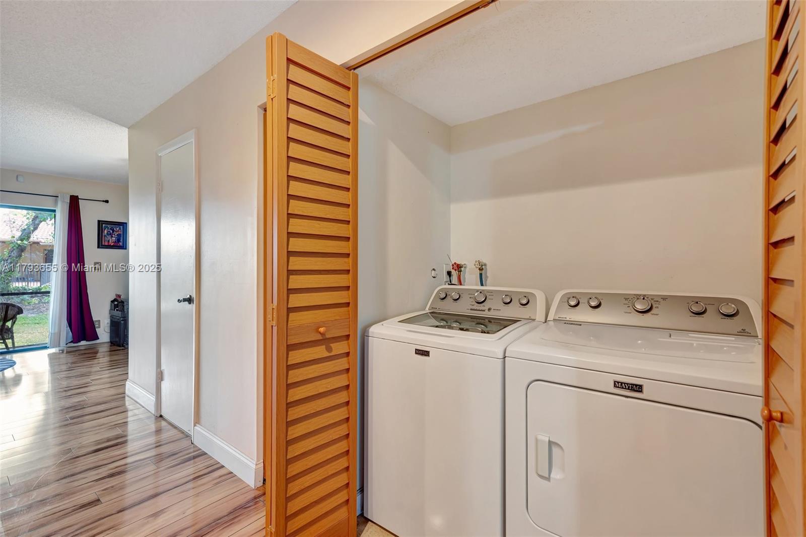 9829 Riverside Dr # 6 Unit: 42-6
