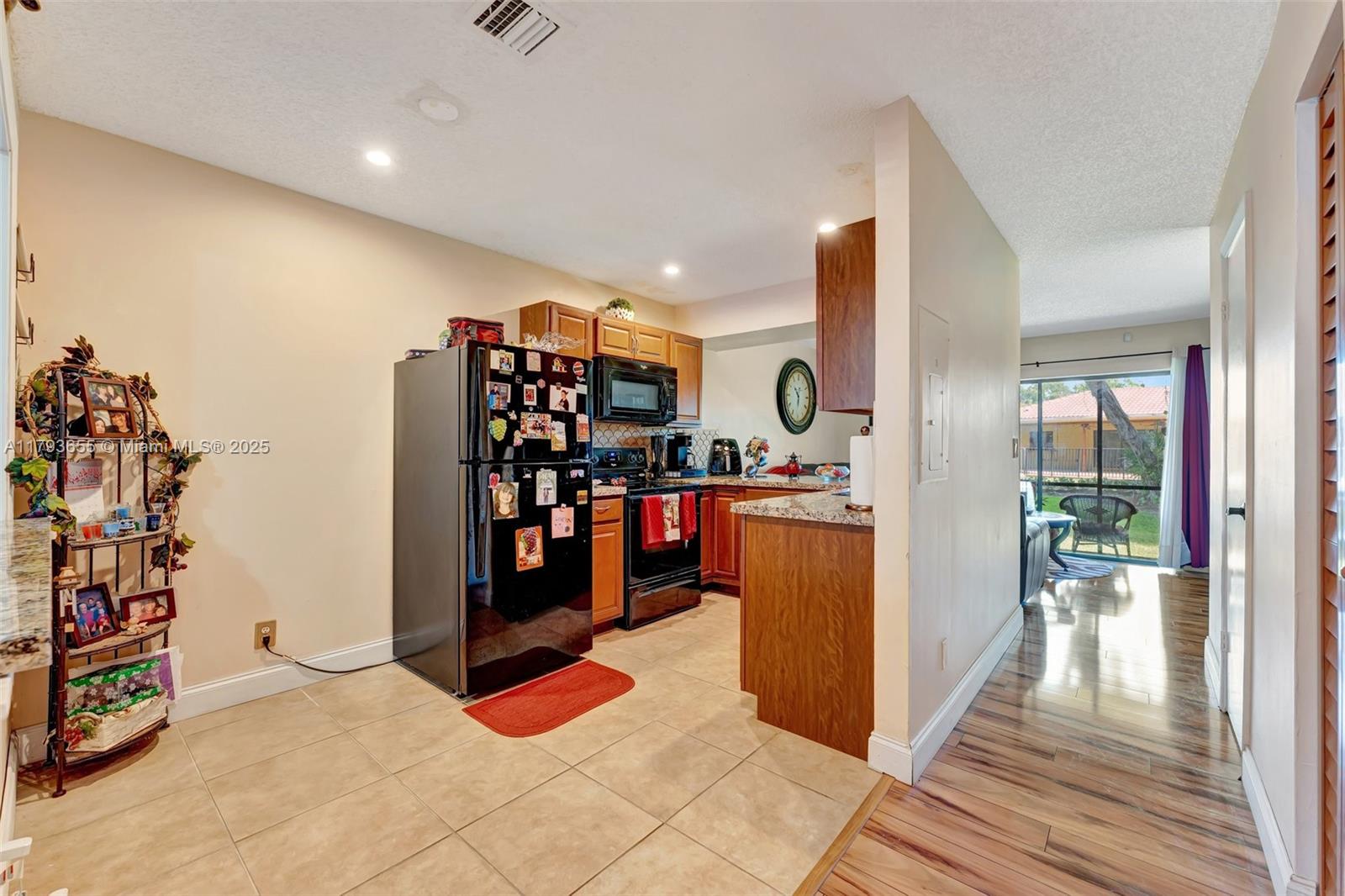 9829 Riverside Dr # 6 Unit: 42-6