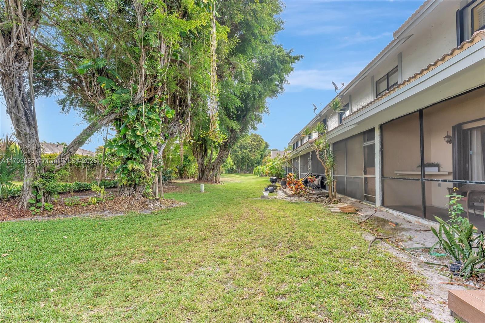 9829 Riverside Dr # 6 Unit: 42-6