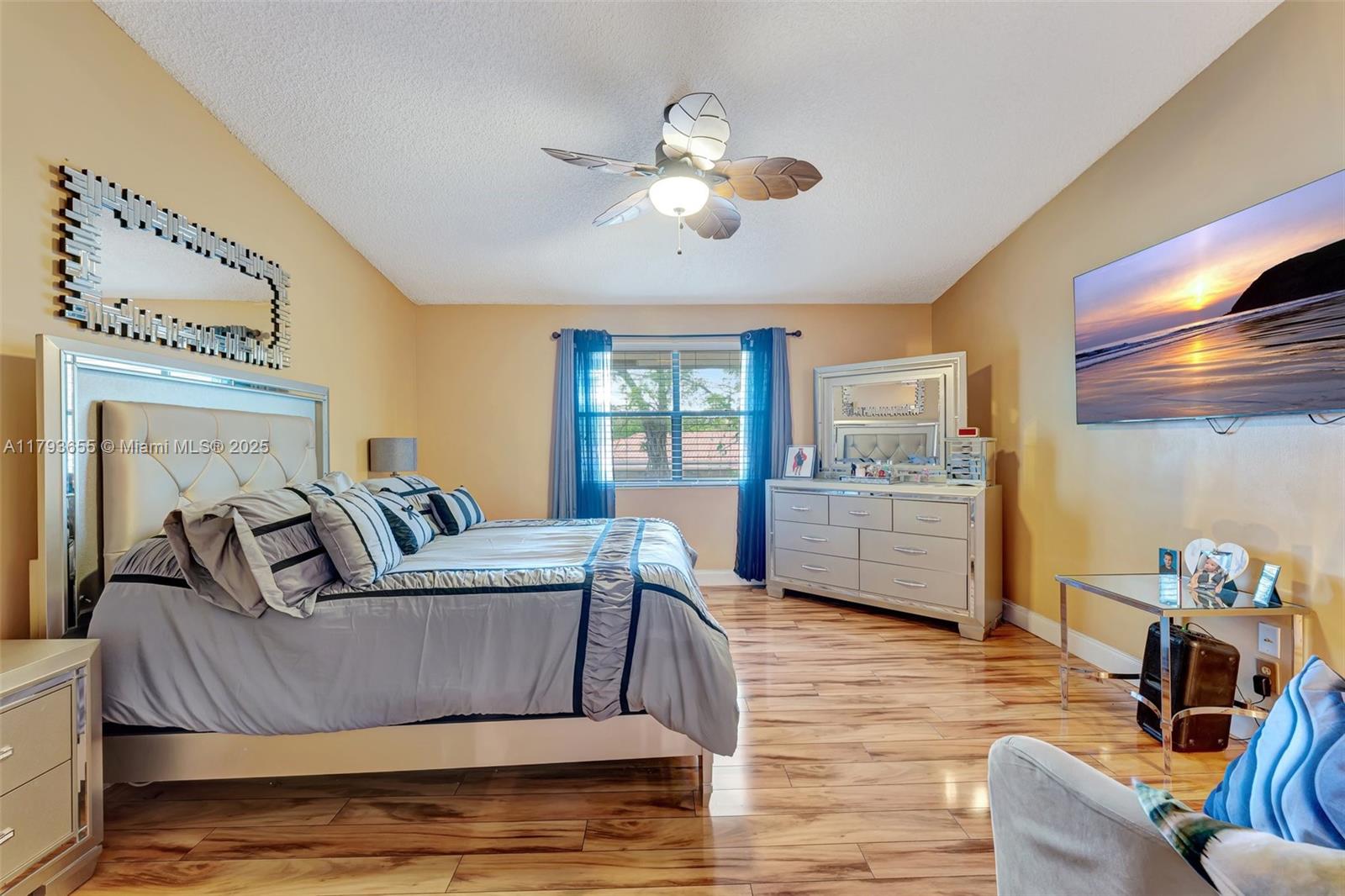 9829 Riverside Dr # 6 Unit: 42-6
