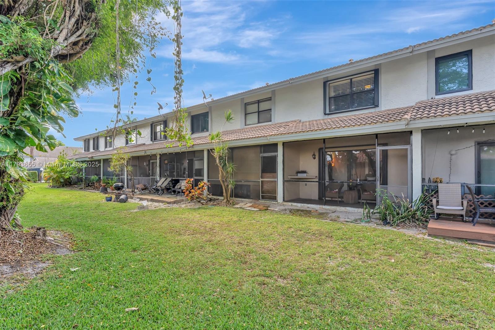 9829 Riverside Dr # 6 Unit: 42-6